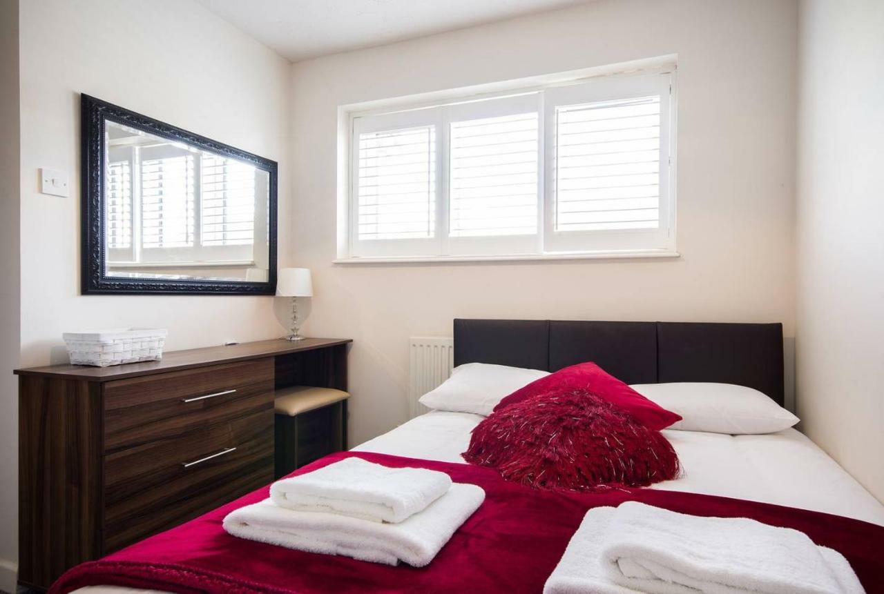 Spacious House, Sleeps 7 People 雷丁 外观 照片