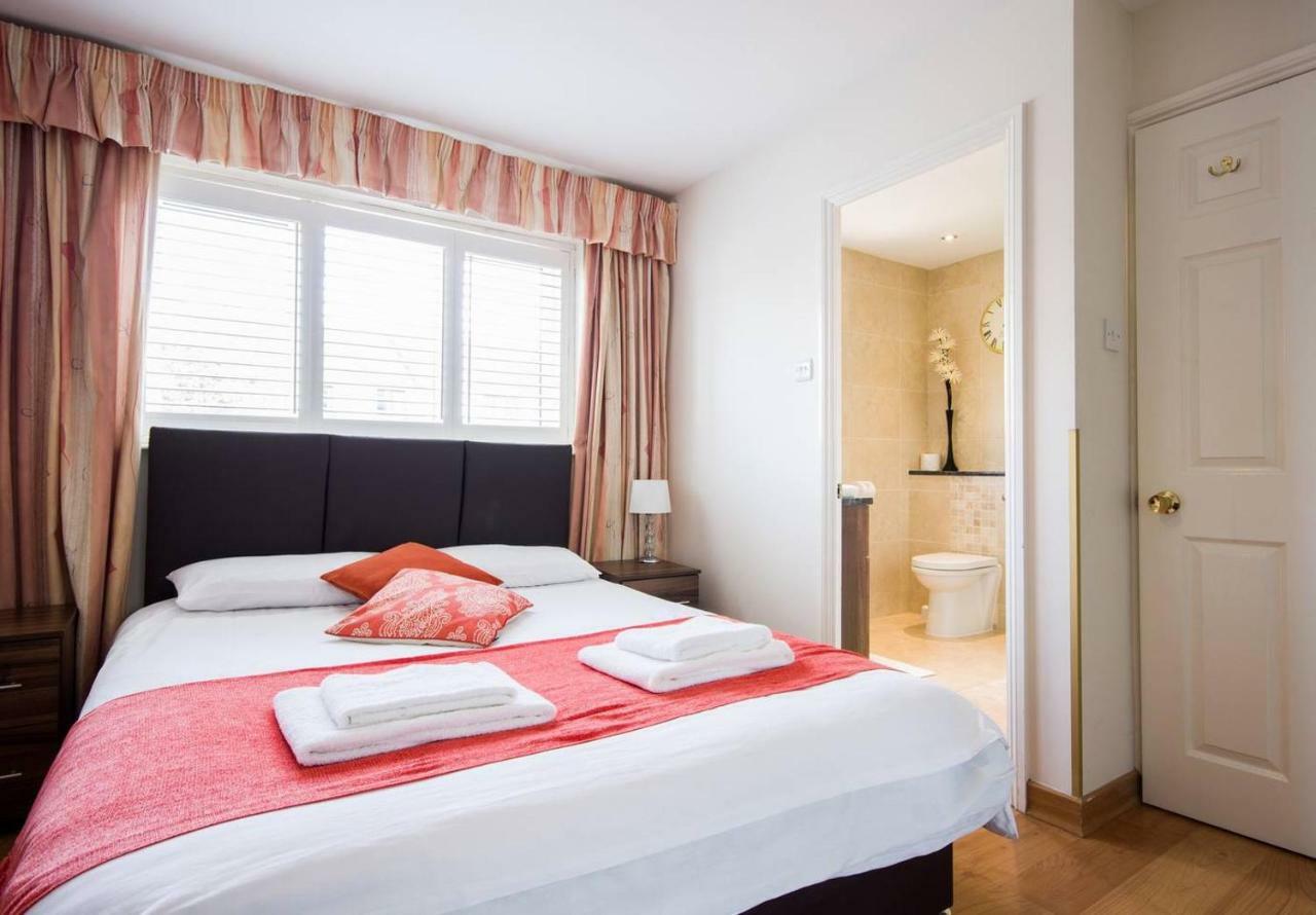Spacious House, Sleeps 7 People 雷丁 外观 照片