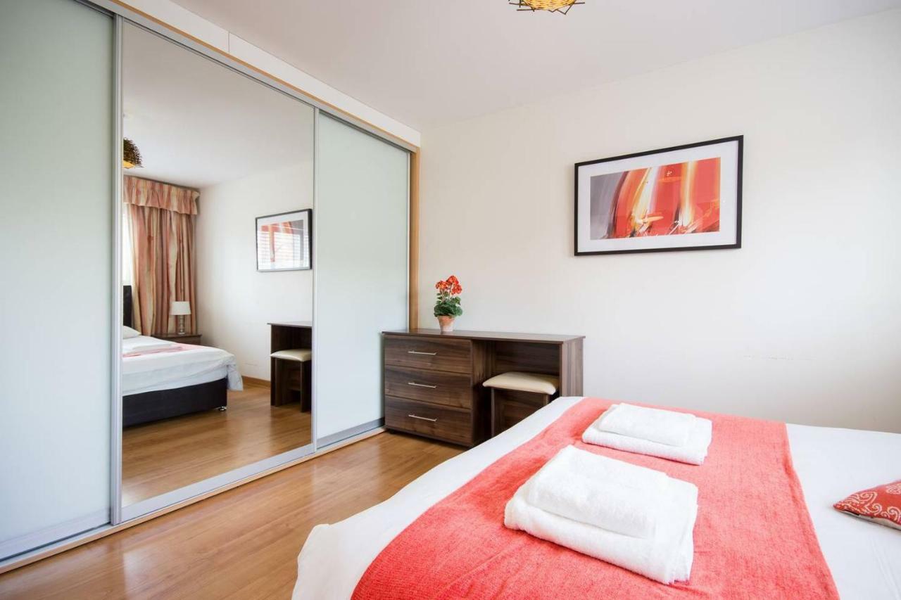 Spacious House, Sleeps 7 People 雷丁 外观 照片