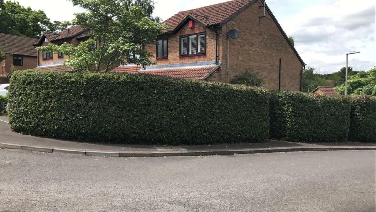Spacious House, Sleeps 7 People 雷丁 外观 照片