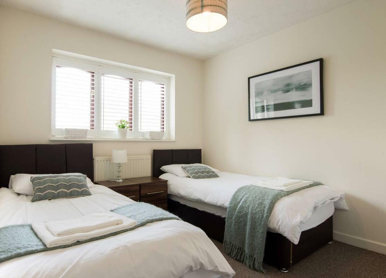 Spacious House, Sleeps 7 People 雷丁 外观 照片