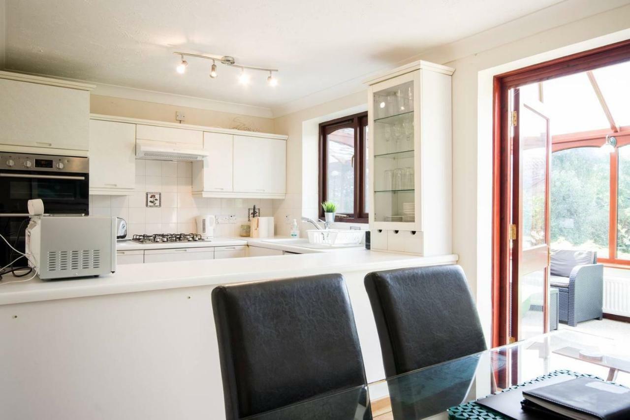 Spacious House, Sleeps 7 People 雷丁 外观 照片