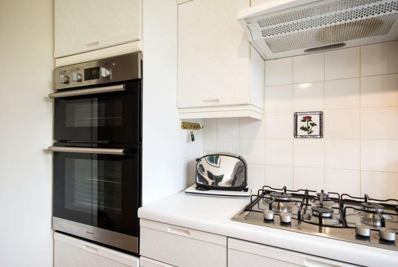 Spacious House, Sleeps 7 People 雷丁 外观 照片