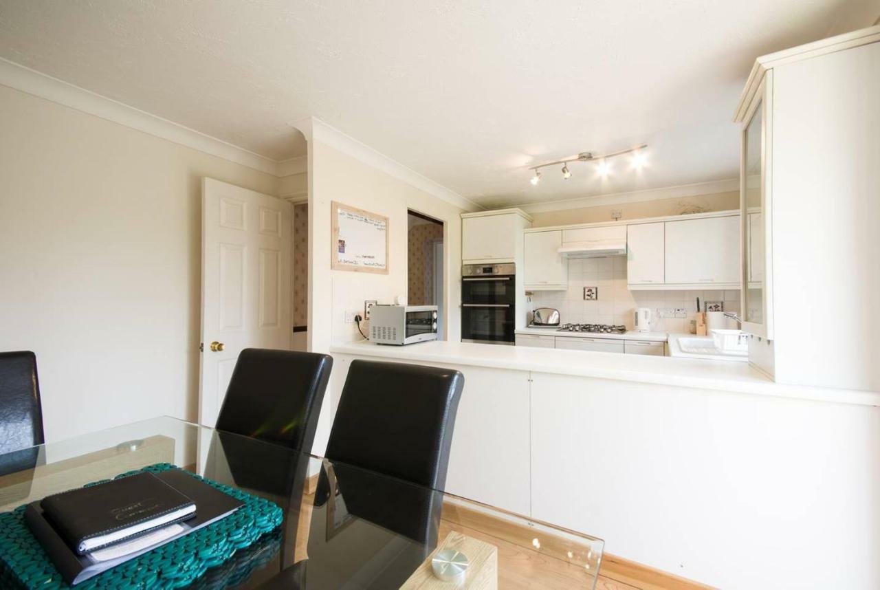 Spacious House, Sleeps 7 People 雷丁 外观 照片